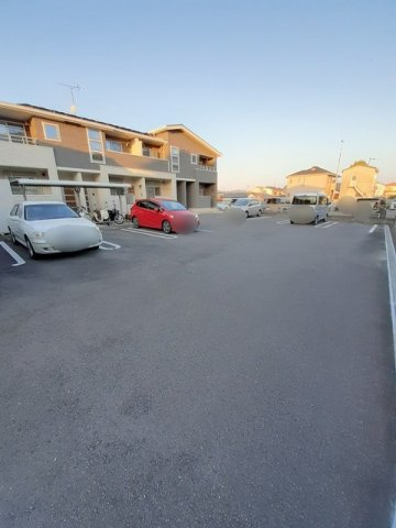 プラシードの駐車場