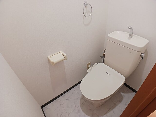 水木コーポⅢのトイレ|ゆったりとした空間のトイレです