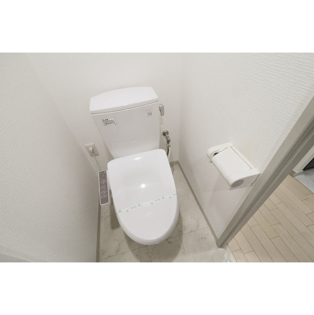 インボイス難波南レジデンスのトイレ|ゆったりとした空間のトイレです