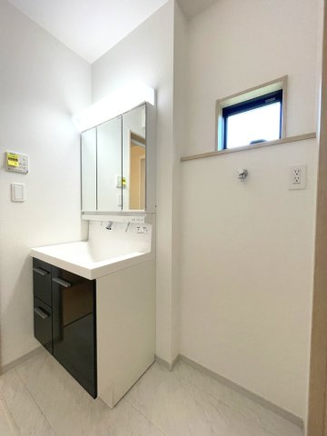 岡山市中区福泊　戸建の独立洗面台|サニタリーです。