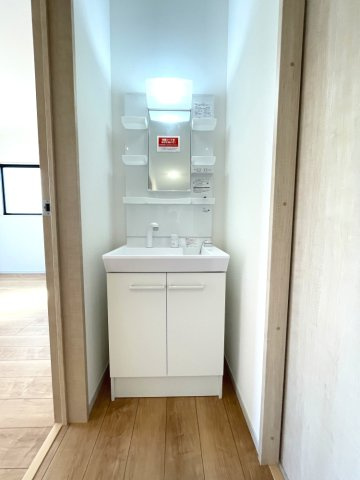 岡山市中区福泊　戸建の独立洗面台|2階にも洗面化粧台があります。