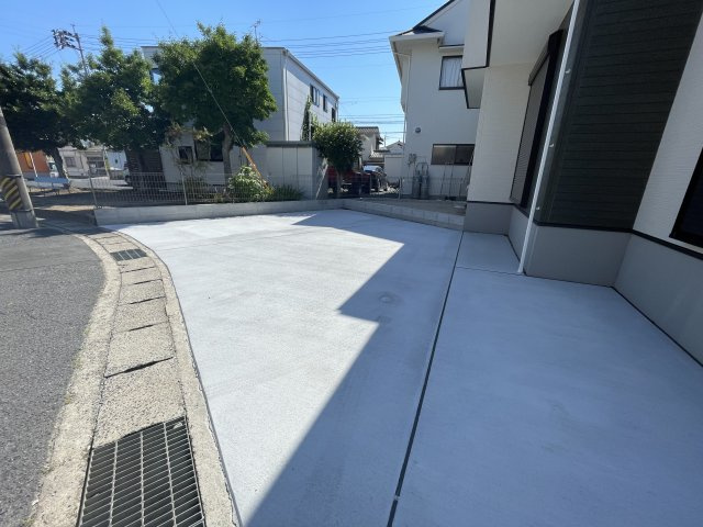 岡山市中区福泊　戸建の駐車場|駐車場もゆったりとしています。
