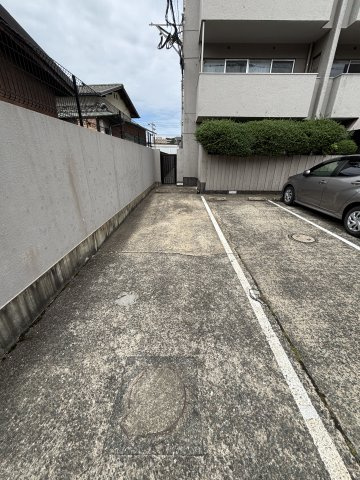 六本松パールシャトーの駐車場