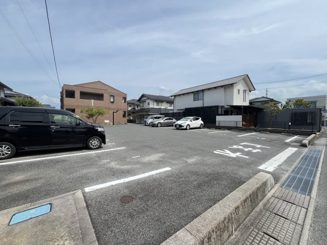 ベル　ルージュの駐車場