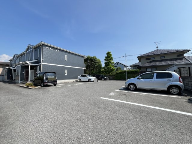 サンライト・パレスの駐車場