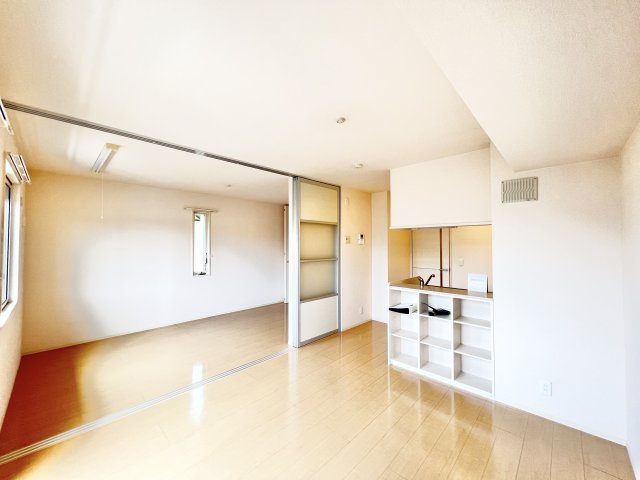 ラプリマさくら坂の居間・リビング|※別部屋参考写真