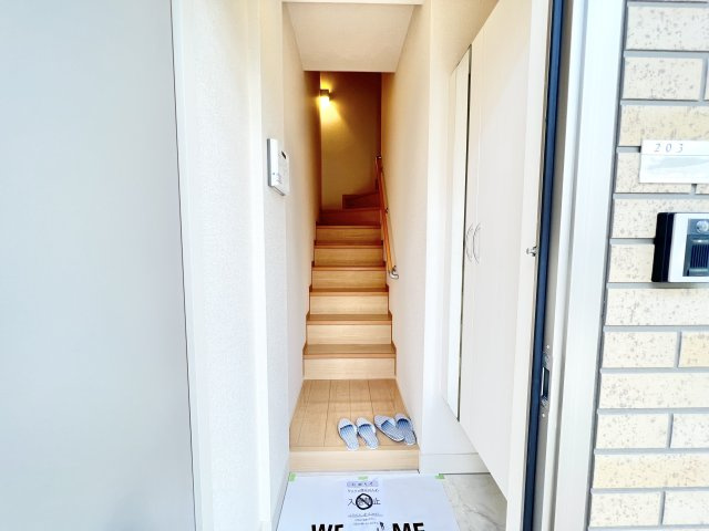 ラプリマさくら坂の玄関|※別部屋参考写真