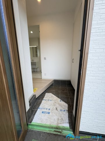 藤沢市高倉　新築戸建　全１棟の玄関|きれいな玄関です