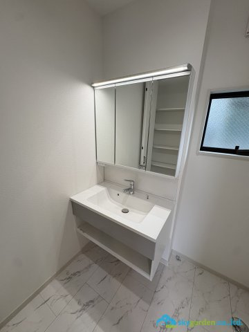 藤沢市高倉　新築戸建　全１棟の独立洗面台|独立洗面台で身支度をすべて済ませてしまいましょう