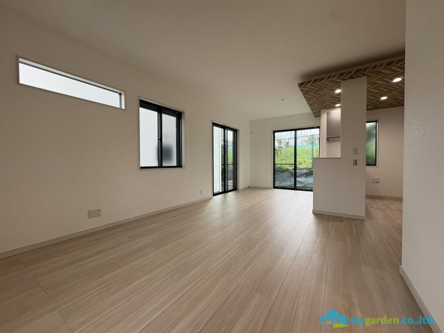 藤沢市高倉　新築戸建　全１棟の居間・リビング