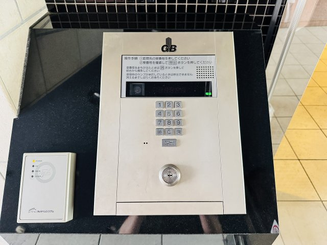 グローベルガーデン豊田ディーセントスクエアの防犯設備|～防犯面でも安心のオートロック付き～