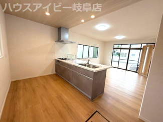 【キッチン】 | 岐阜市古市場！再生住宅！水回りすべて新品交換！敷地広々108坪！お車5台以上可能！ | 岐阜市古市場！再生住宅！水回りすべて新品交換！敷地広々108坪！お車5台以上可能！