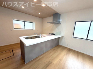 【キッチン】 | 岐阜市古市場！再生住宅！水回りすべて新品交換！敷地広々108坪！お車5台以上可能！ | 岐阜市古市場！再生住宅！水回りすべて新品交換！敷地広々108坪！お車5台以上可能！