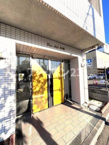東大和市向原６丁目の賃貸マンションのエントランス