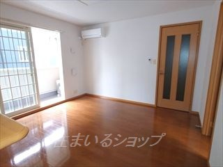 Ｆａｉｒｙ　Ｐｒｏｍｅｎａｄｅの居間・リビング