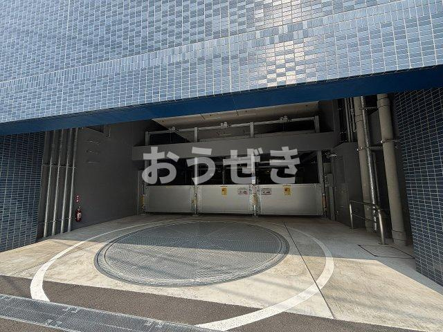 プレサンス横浜大通り公園のエントランス