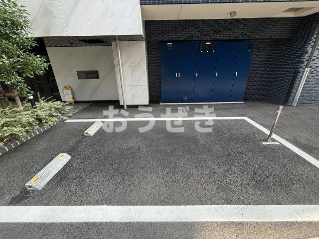 プレサンス横浜大通り公園の駐車場