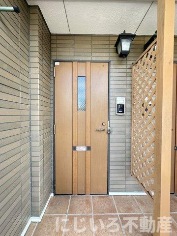 メゾンドゥボヌールBの玄関