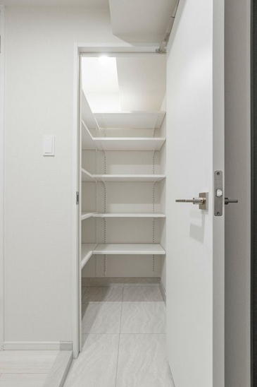 【収納】ＮＯＧＡＴＡ　ＲＥＳＩＤＥＮＣＥ 