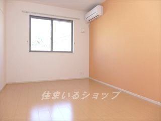 リバーサイド真倉　Ｇの寝室|寝室にもエアコンあり