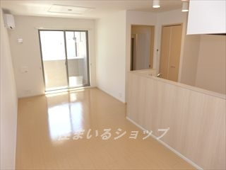 リバーサイド真倉　Ｇの居間・リビング|お洒落なアイランドキッチン