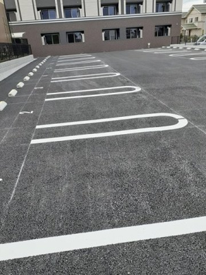 【駐車場】 | ランドマーク | 駐車場に車を止められます