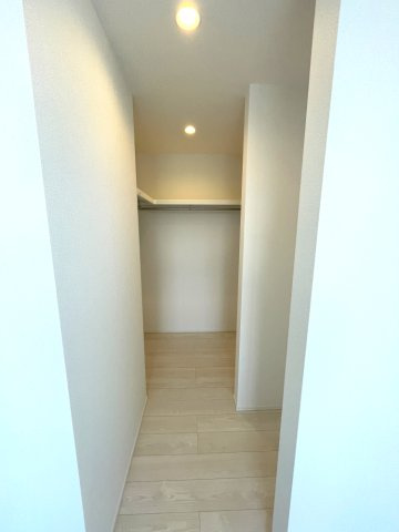 岡山市中区山崎　戸建の収納|ウォークインクローゼットです。