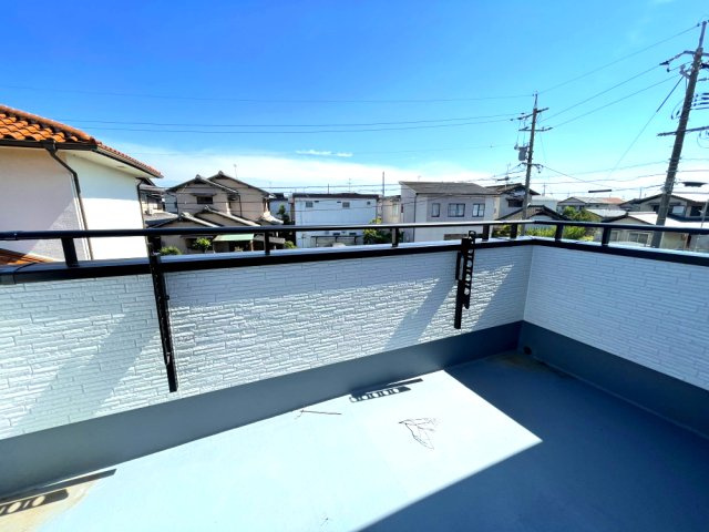 岡山市中区山崎　戸建のバルコニー|明るいバルコニーです。
