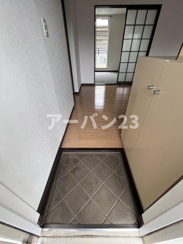 東大和市立野２丁目のアパートの玄関