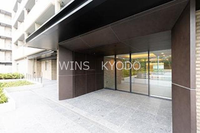 世田谷区砧７丁目の賃貸マンションのエントランス