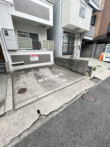 セントラルハイツ国香の駐車場