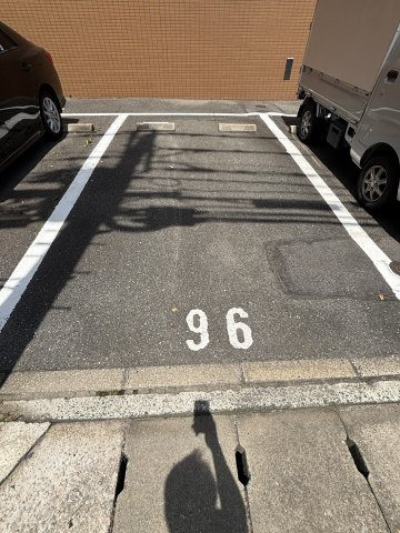 DUO FEEL福岡東の駐車場