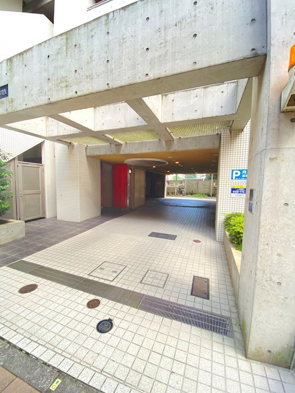 プラウドフラット三軒茶屋のエントランス