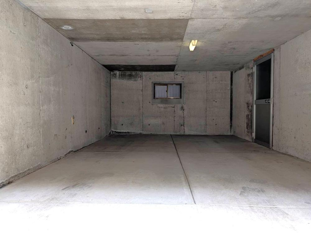 灰塚1丁目　中古一戸建ての駐車場|駐車１台
■物件内覧・資金計画相談・住宅ローン相談、リフォーム相談、お問合せ受付中■
※当日・翌日のご内覧、ご相談はお電話でのお問合せがスムーズです！