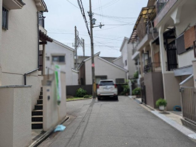 灰塚1丁目　中古一戸建ての前面道路含む現地写真|■物件内覧・資金計画相談・住宅ローン相談、リフォーム相談、お問合せ受付中■
※当日・翌日のご内覧、ご相談はお電話でのお問合せがスムーズです！