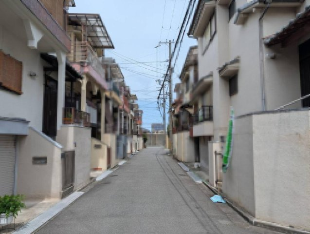 灰塚1丁目　中古一戸建ての前面道路含む現地写真|■物件内覧・資金計画相談・住宅ローン相談、リフォーム相談、お問合せ受付中■
※当日・翌日のご内覧、ご相談はお電話でのお問合せがスムーズです！