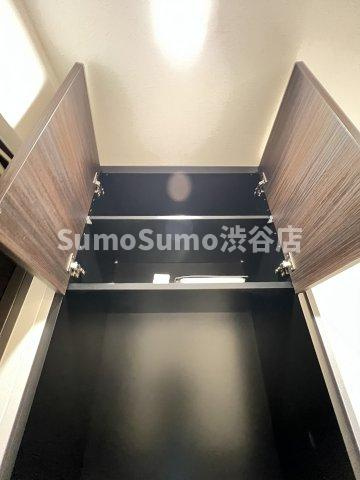 THE CLASS Grand Residenceの収納|落ち着いた色調のトイレです