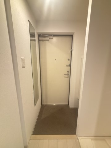 SERENiTE三宮の玄関