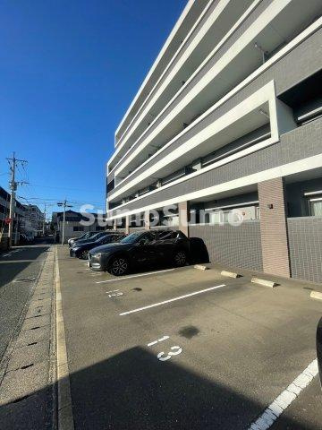 レトワール吉塚の駐車場