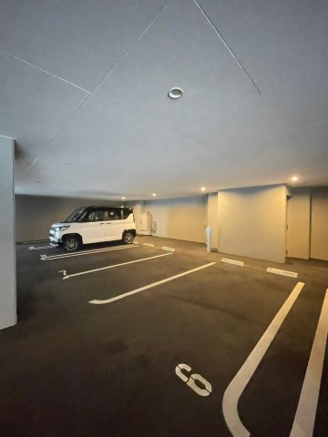 ミスモ天神の駐車場