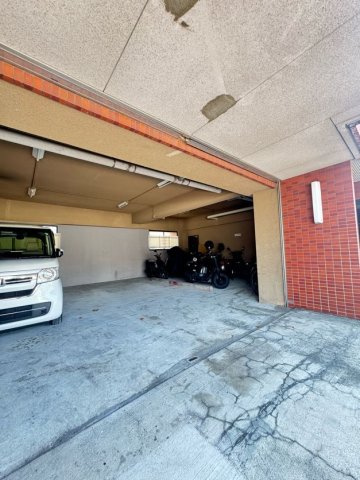 ロマネスク六甲の駐車場