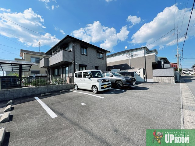 フォンターナ１０７（ｆｏｎｔａｎａ１０７）の駐車場