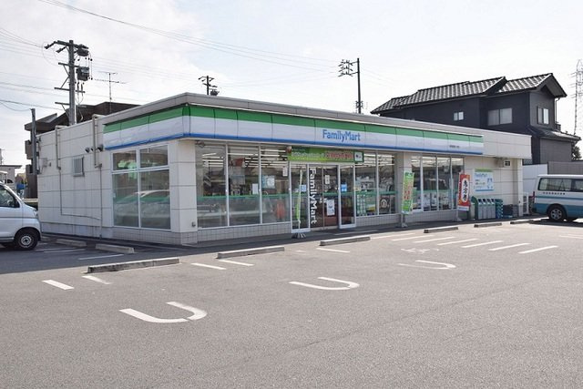 セネシオの周辺|ファミリーマートまで120m