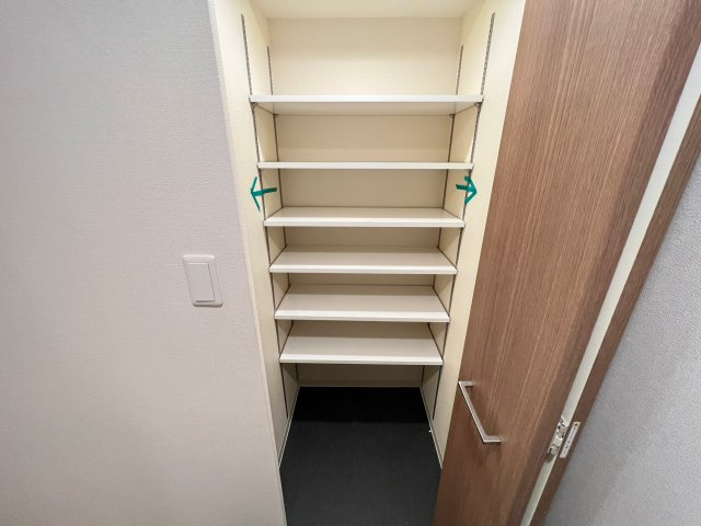プレサンス堺筋本町駅前の収納