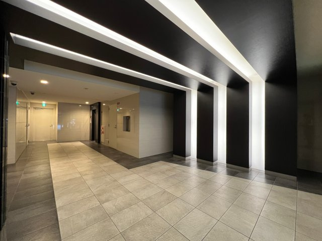 プレサンス堺筋本町駅前のロビー