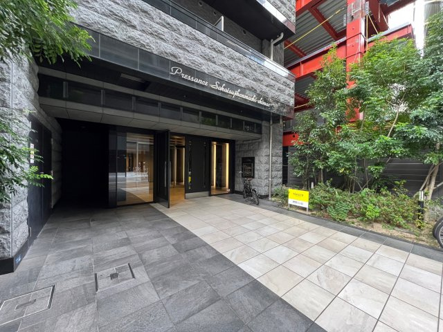 プレサンス堺筋本町駅前のエントランス