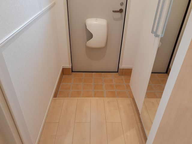 サニーカーサの玄関