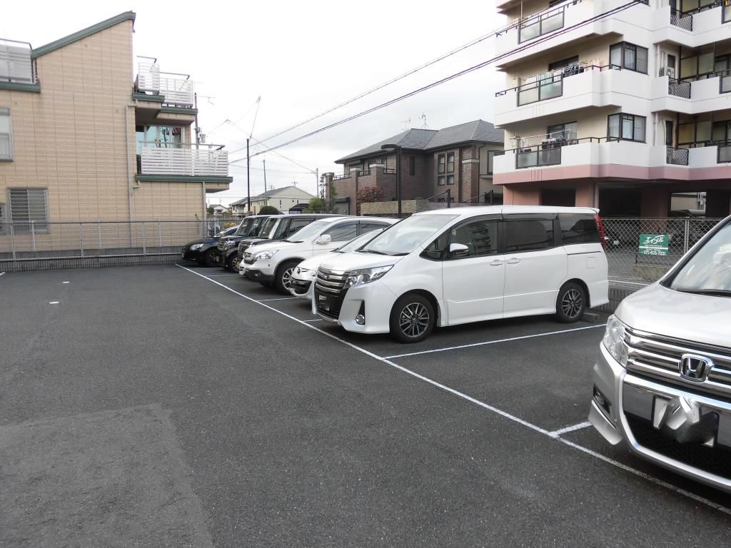 グレイスミシマの駐車場