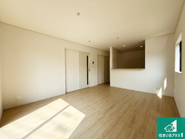 姫路市勝原区山戸　第4期　新築一戸建ての居間・リビング|シンプルなリビングは、観葉植物等のインテリアを楽しめますね！パパ好みにも、ママ好みにも家具次第で雰囲気を変えることができます！