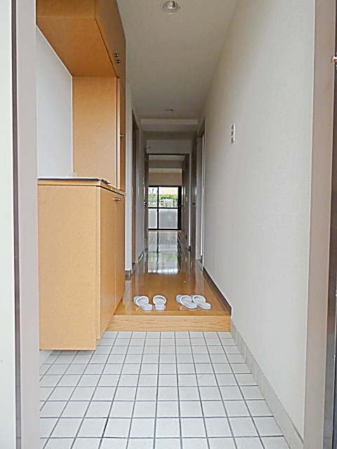 サウスヒルズ大清水の玄関|収納もある玄関です